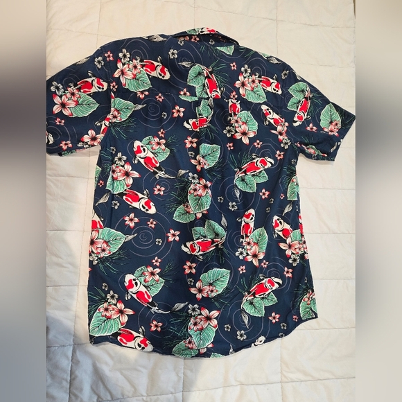 Valor Navy Blue Catfish Print Men's Shirt Size M - Picture 6 of 6